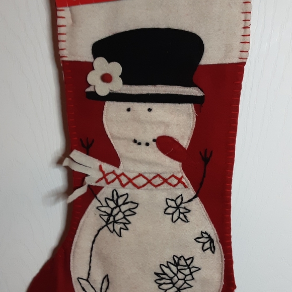 NWT Novelty 48" Christmas Tree Skirt & (2) Matching Stockings - red w/snowman - Picture 3 of 9